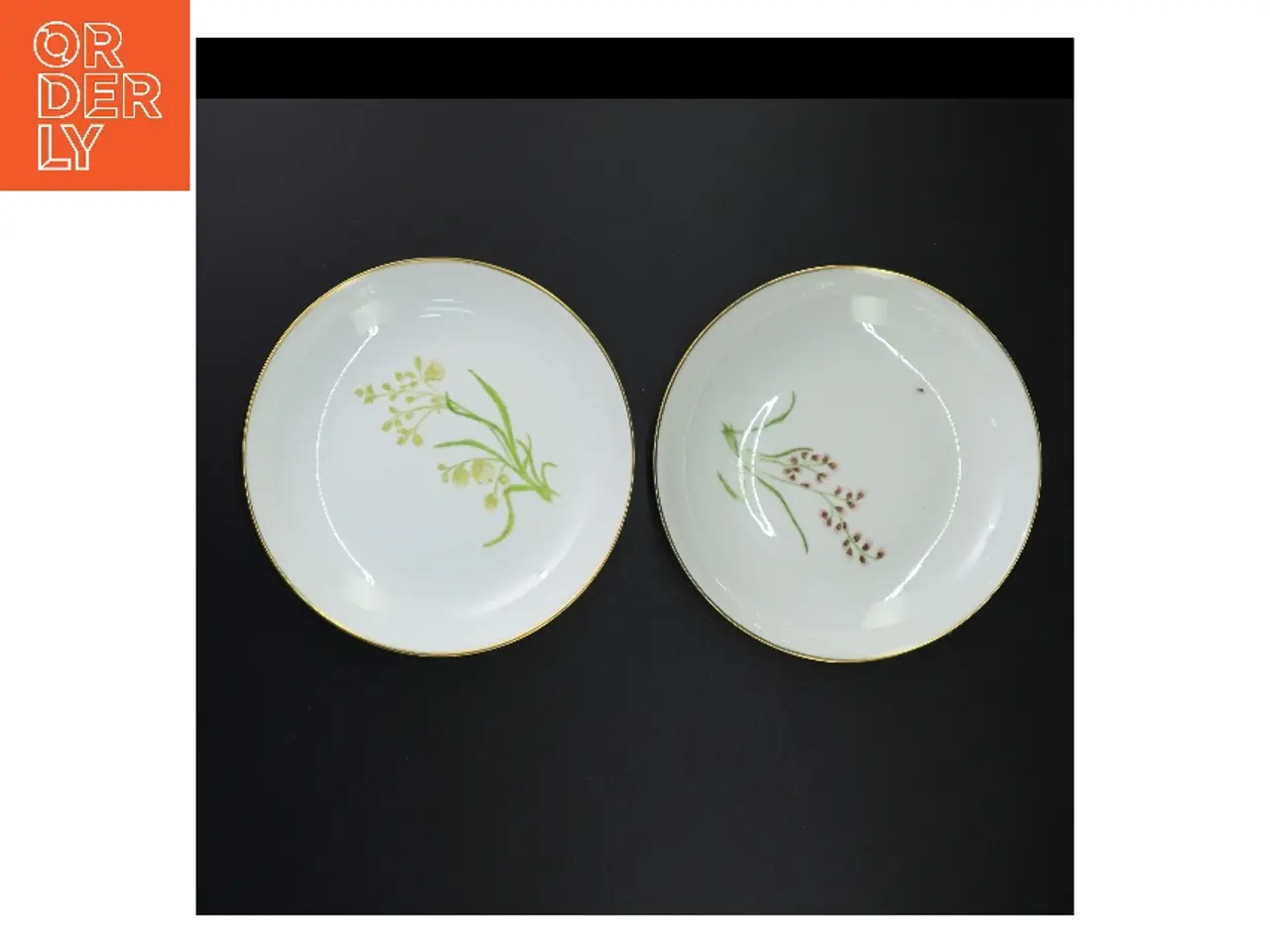 Billede 1 - Porcelænsservice med blomstermotiver (str. 20 x 3 cm)