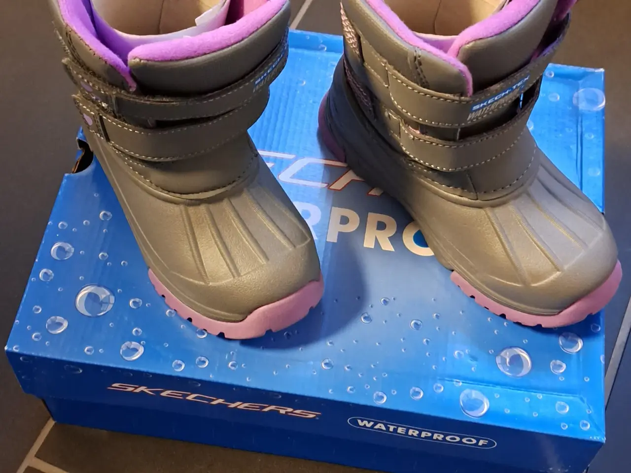 Billede 2 - Nye skechers støvler til piger