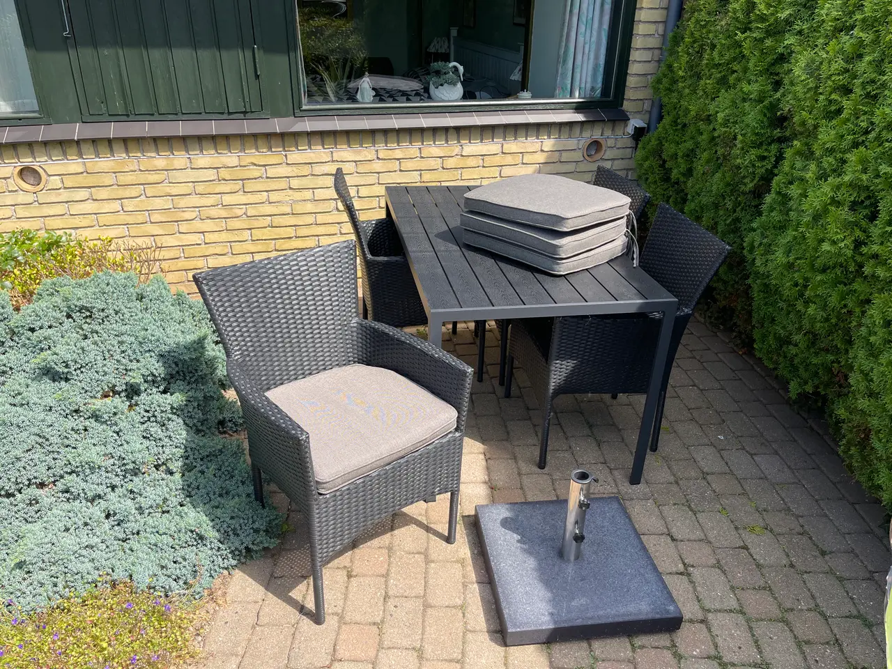 Billede 2 -  Havemøbler og Parasol