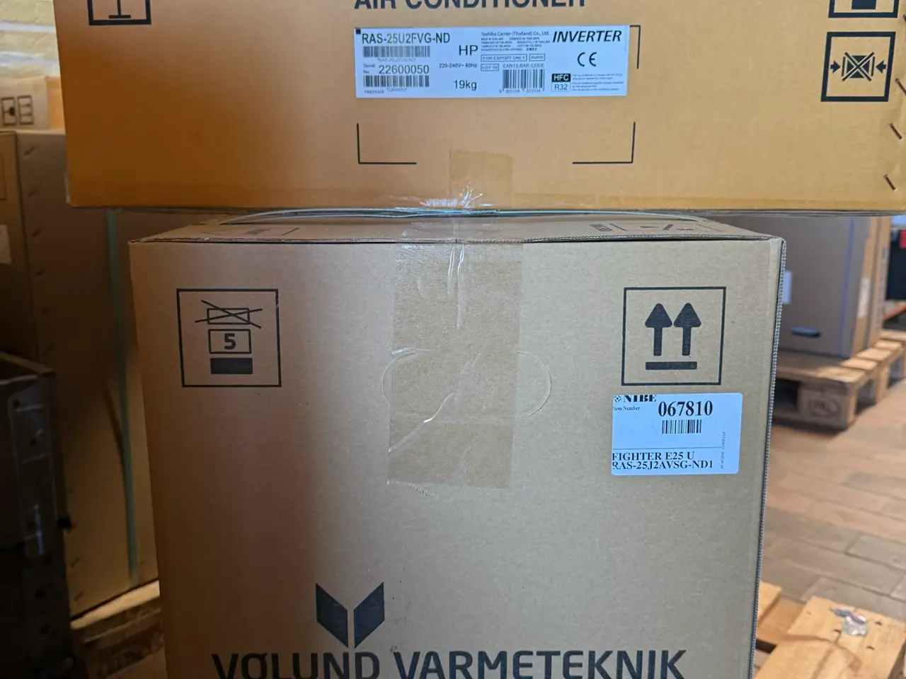 Billede 1 - Luft luft varmepumpe fra Vølund Nibe.  Er stadig i