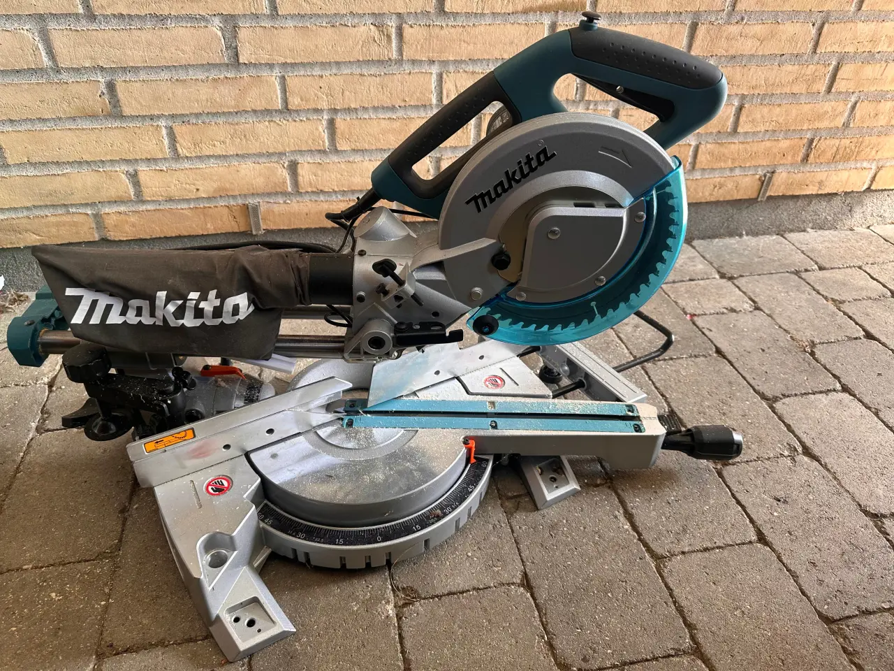 Billede 3 - UDLEJES - Makita LS0815FLN kap- og geringssav
