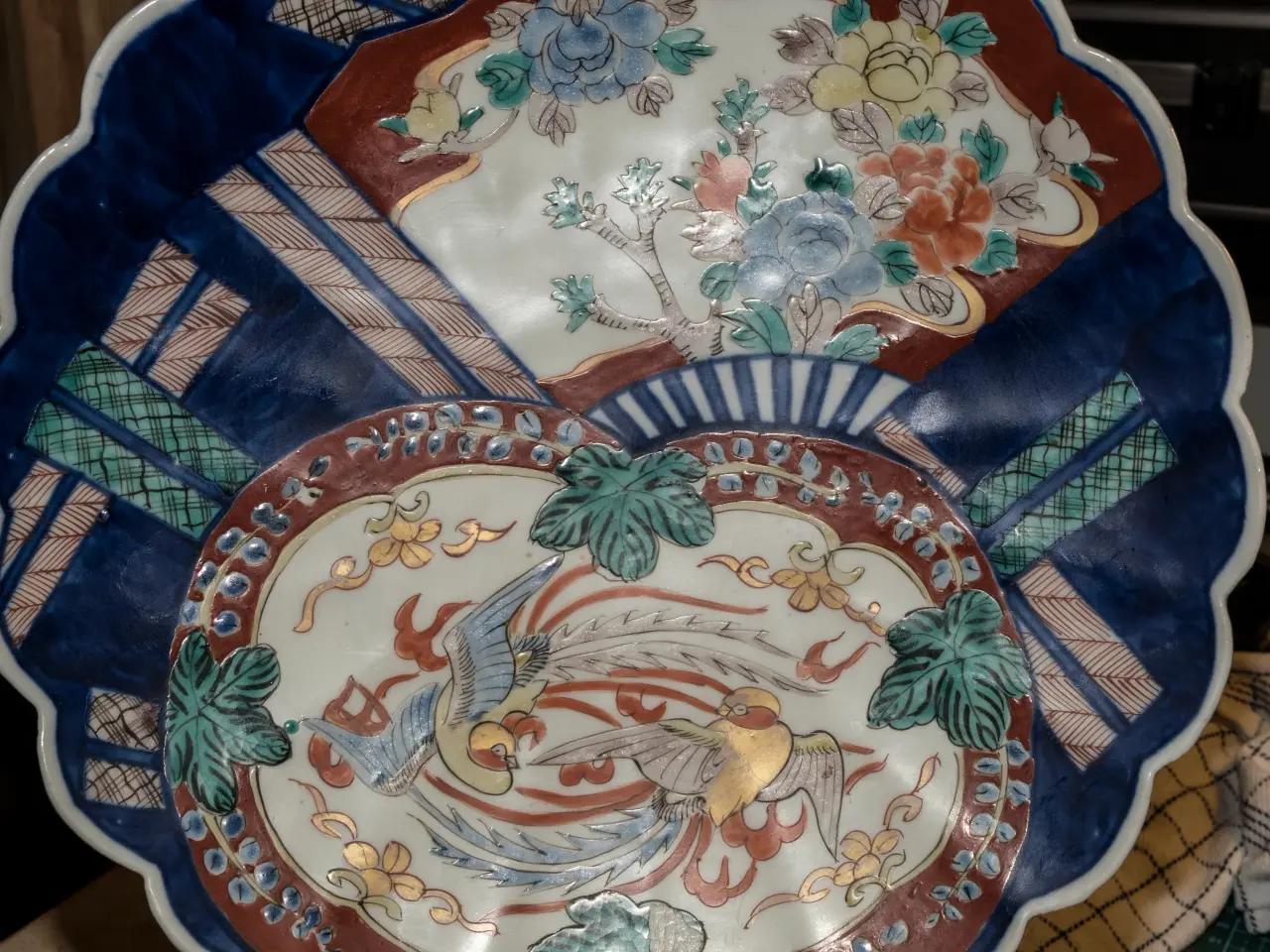 Billede 4 - Imari Fad, Japan . Anno 1820.   Ø 32 cm.  Musling 