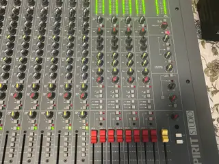 Soundcraft 16-8-2 mixer