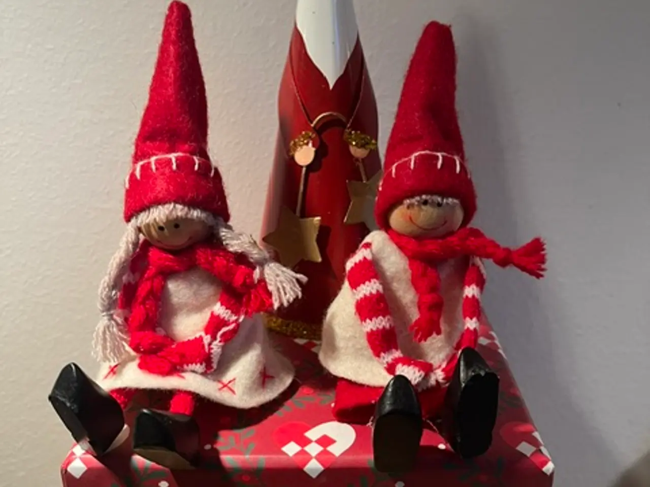 Billede 1 - Ægte julestemning: Sæt med nisser og julemand