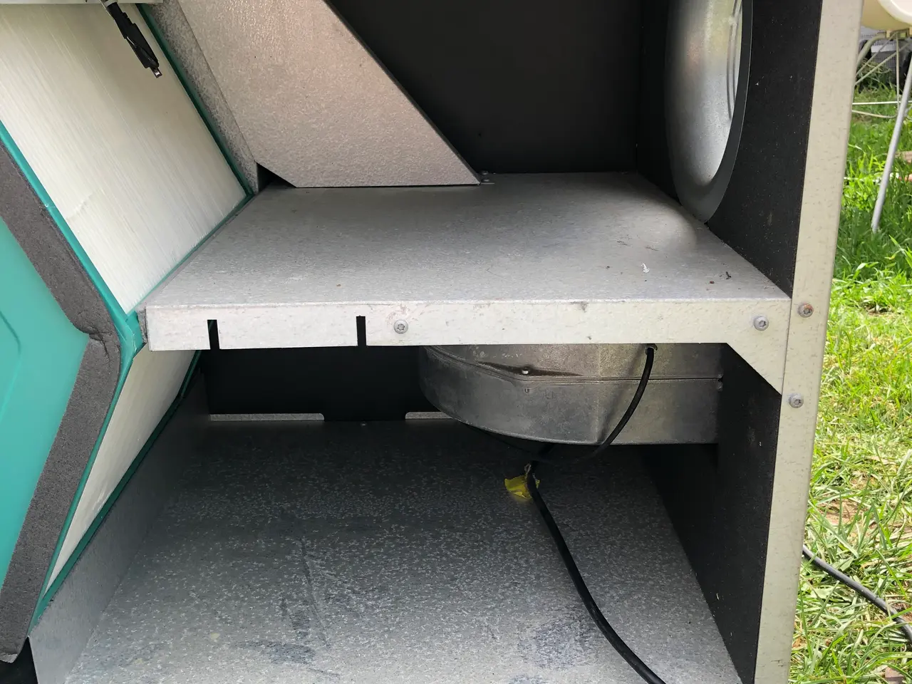 Billede 2 - Nilan ventilationsanlæg med rør og bøjninger