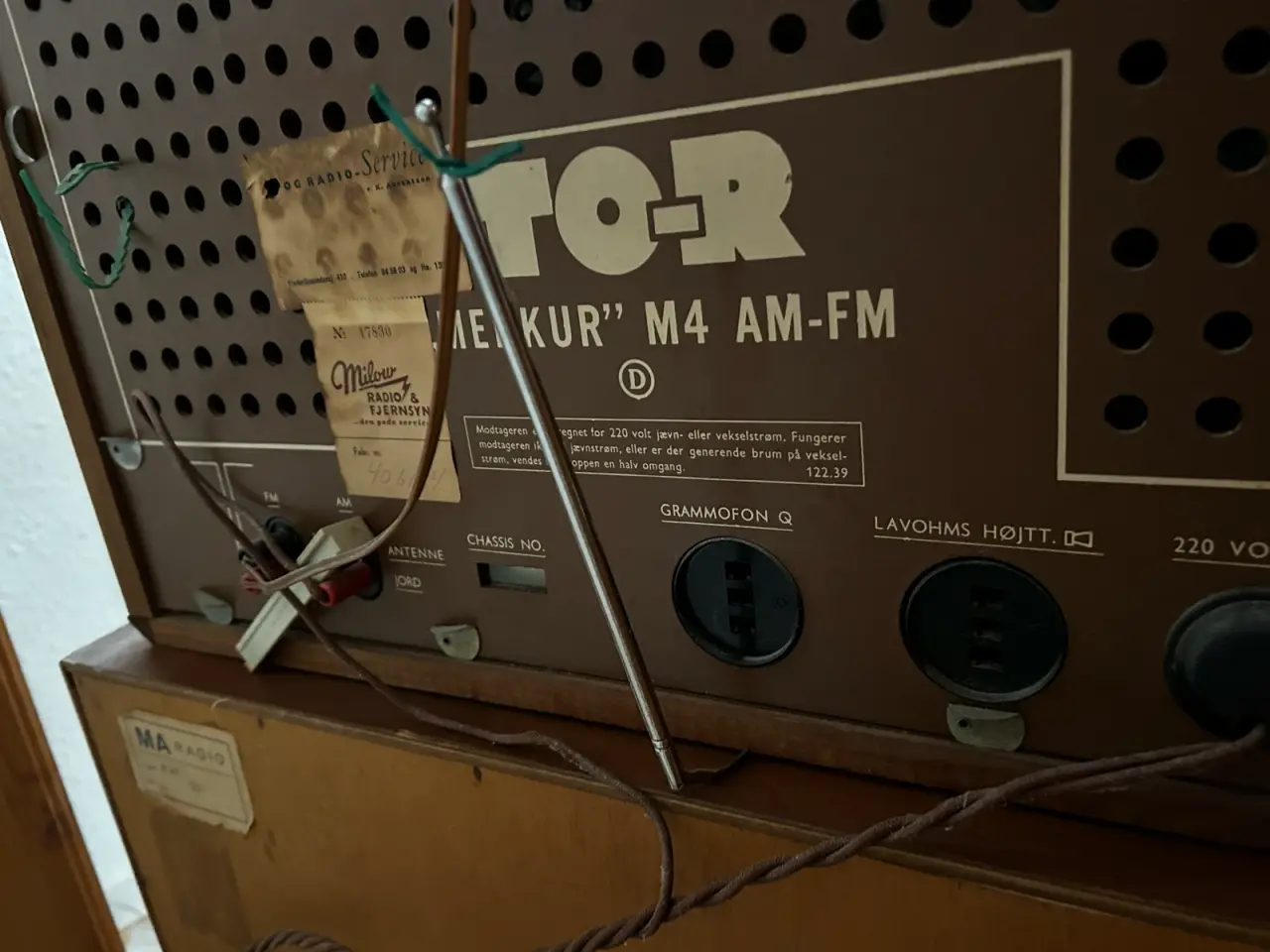 Billede 3 - Radio og pladespiller til salg