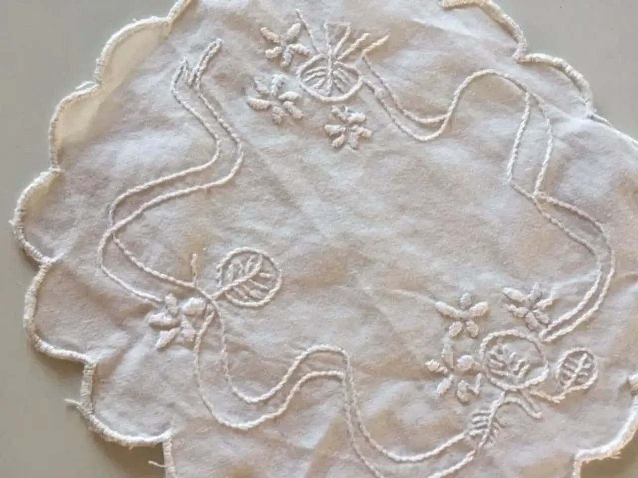Billede 2 - Flakon med gammel broderi