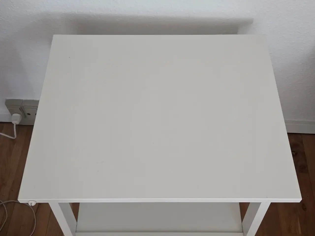 Billede 3 - Hvidt sidebord / natbord