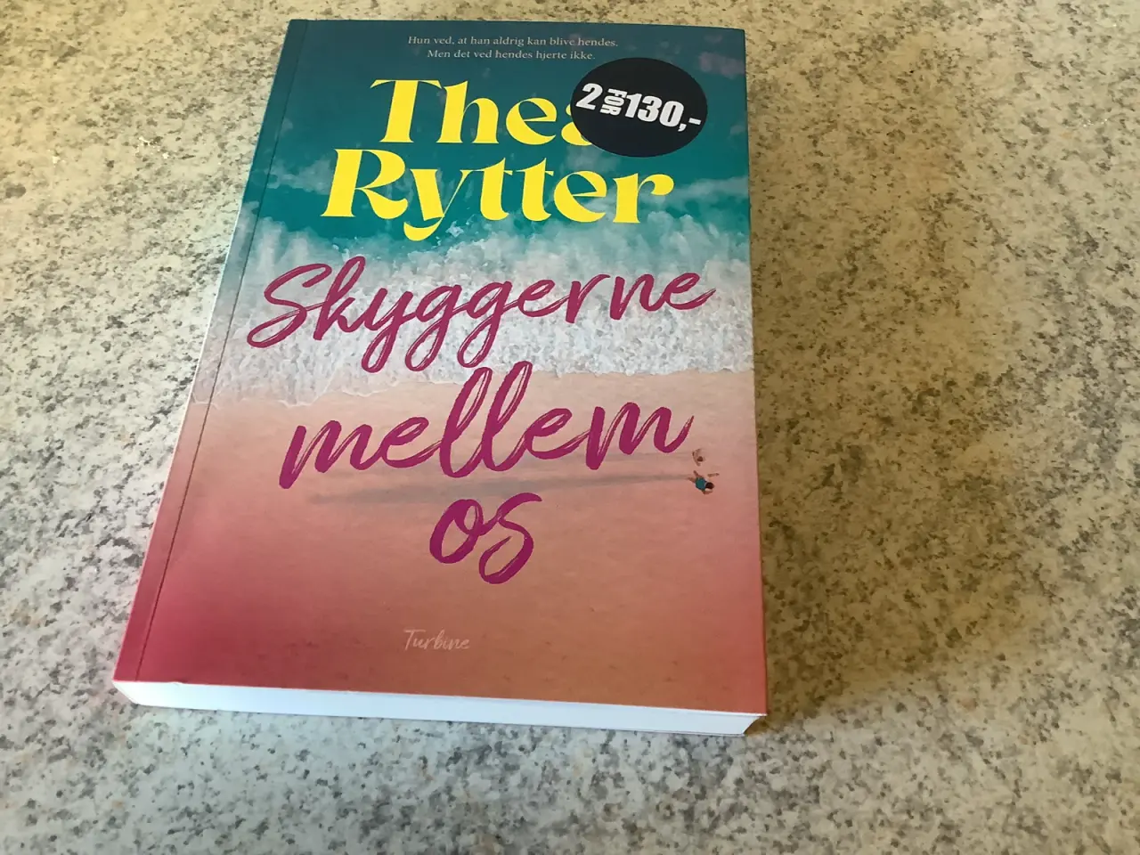 Billede 1 - Skyggerne mellem os Thea Rytter
