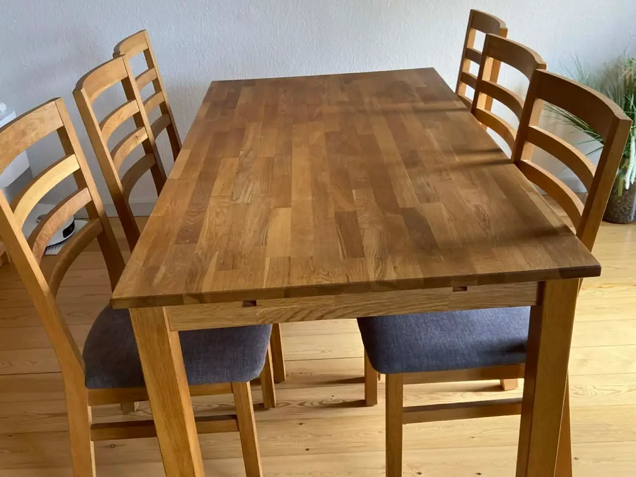 Billede 2 - Spisebor med stole