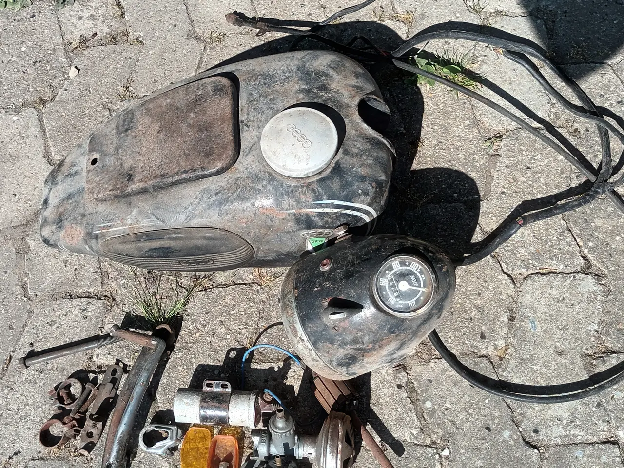 Billede 1 - DKV 1954 Tank, Speedo, Carb, m.m.