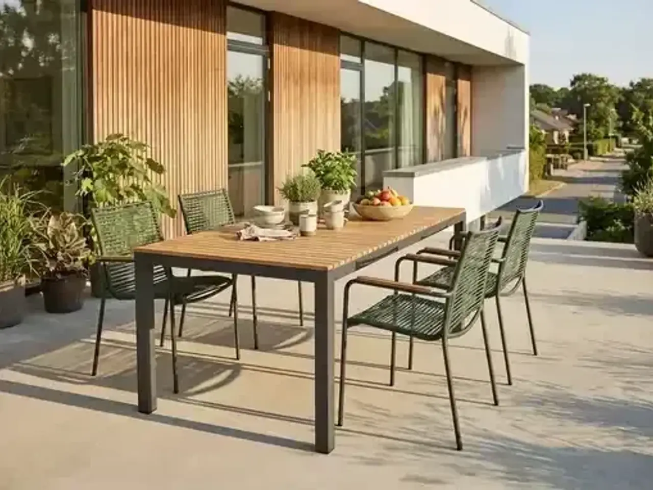 Billede 1 - Havemøbelsæt med teak bord og stole ( bord og 4 stole )