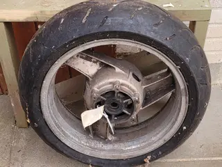 En kawasaki zx 10 baghjul