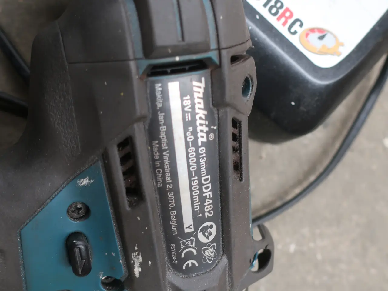 Billede 3 - Skruemaskine samt lader og 2 stk. batterier MAKITA