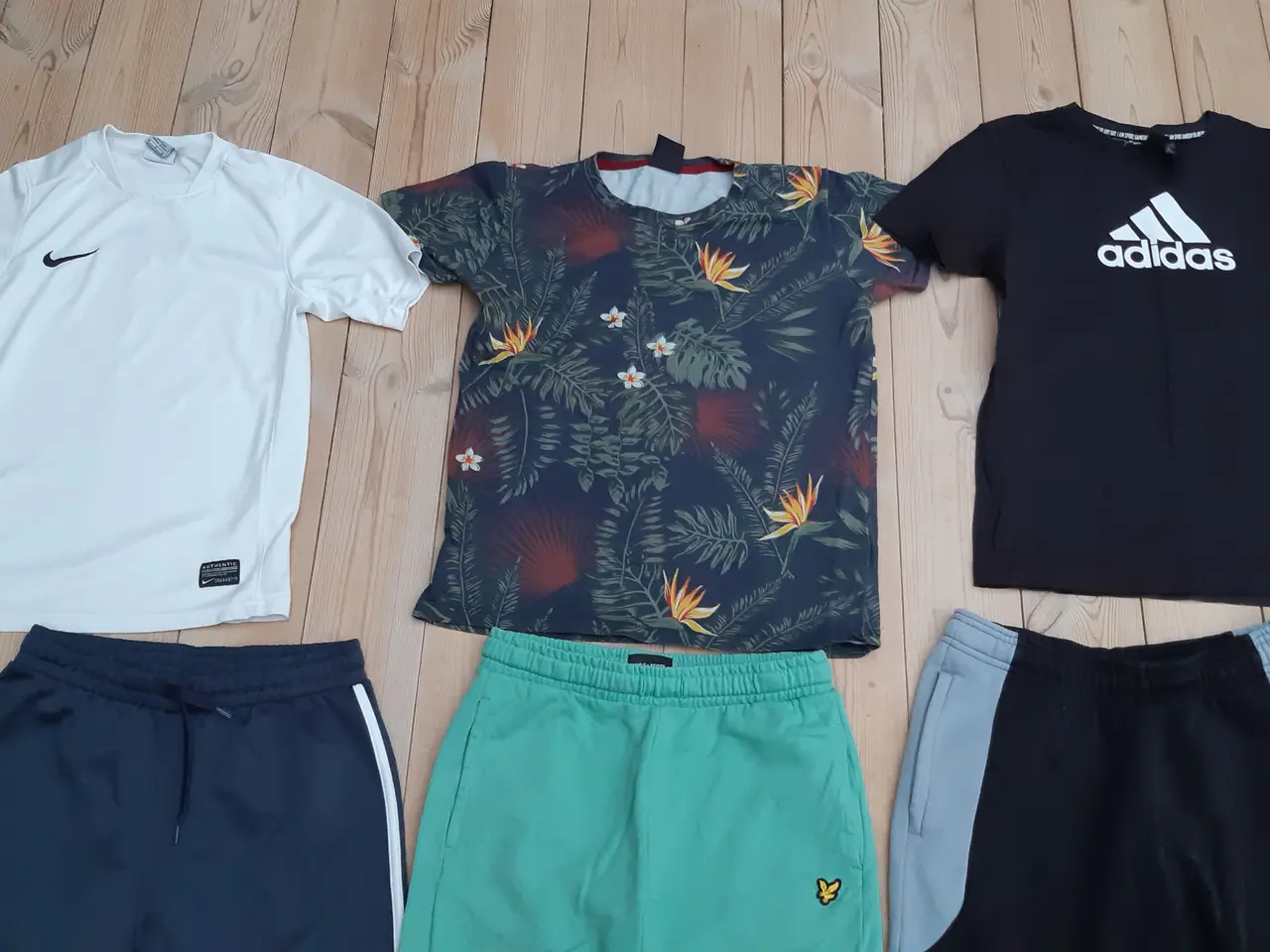 Billede 2 - STR 10 - 12 ÅR - 8 par shorts 300 kr eller pr del