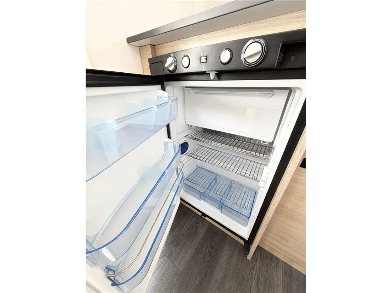 Billede 11 - 2024 - Caravelair ALBA 400 Dobbeltseng-Mover-Telt-Gulvtemp.