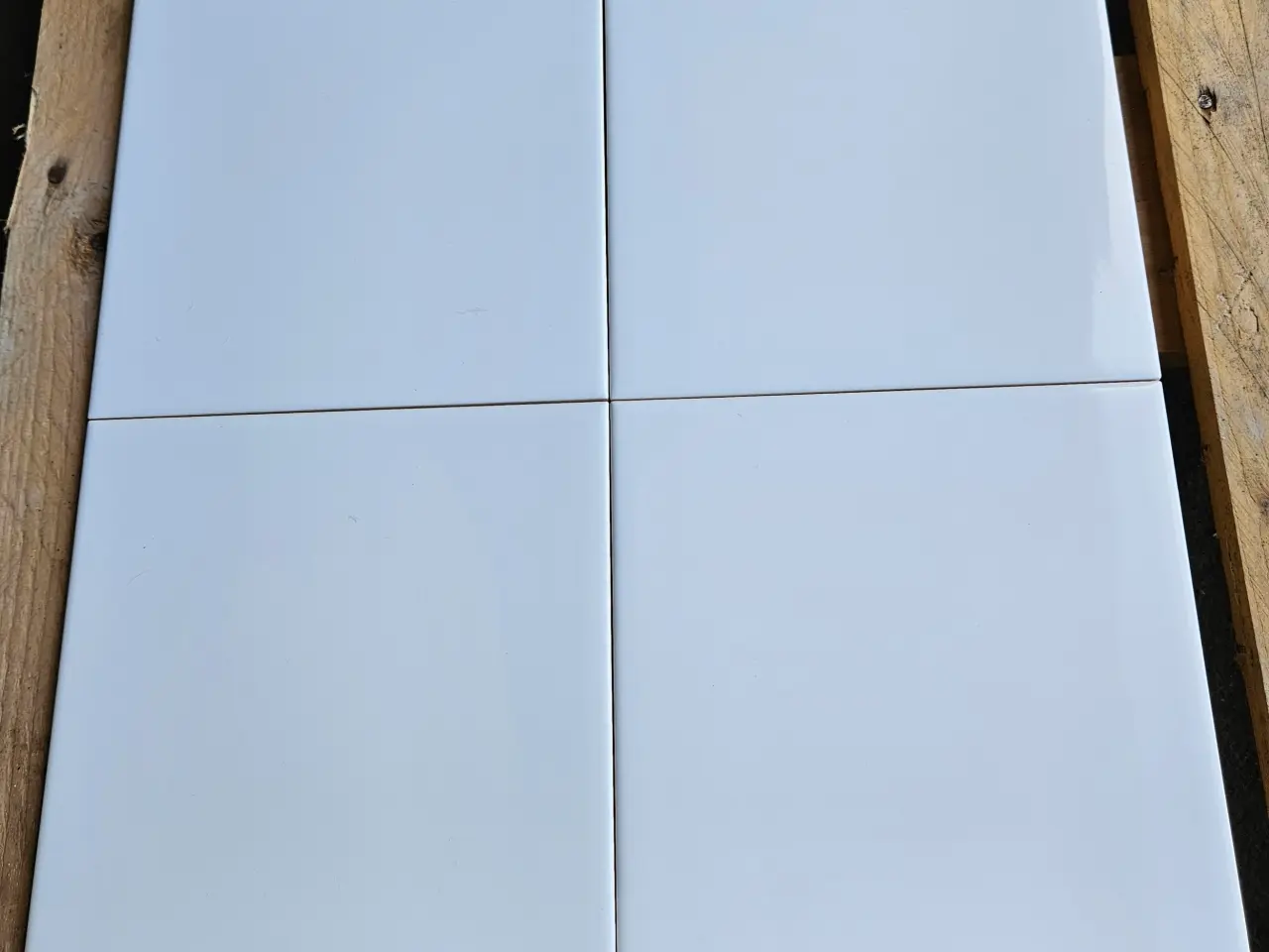 Billede 1 - Gulv- og vægflise hvid 20x20 cm