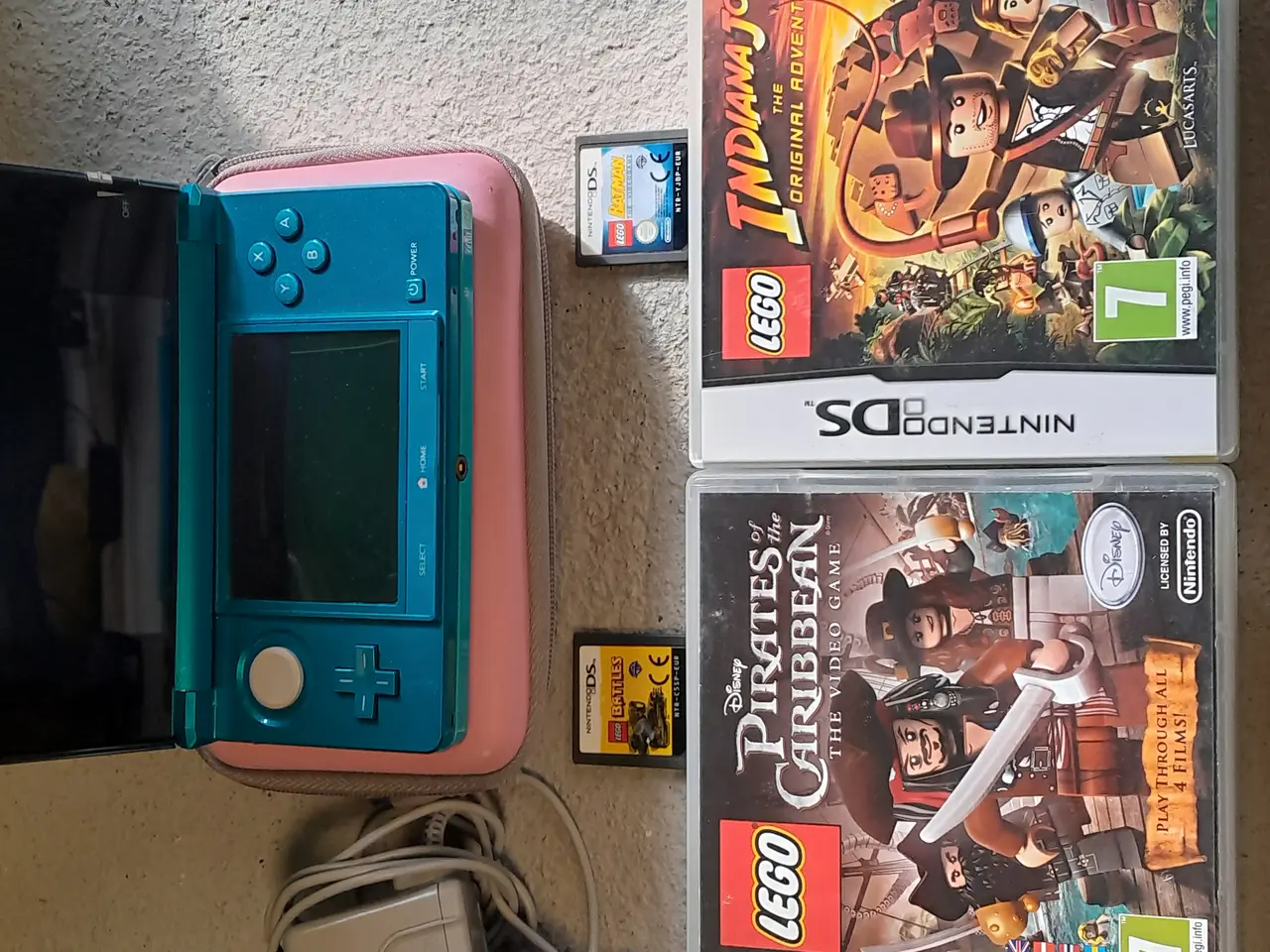 Billede 1 - Nintendo 3DS (Blå) med oplader og 8 spil