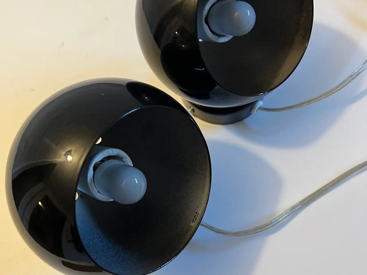Billede 3 - 2 stk. magnetiske kuglelamper i sort metal