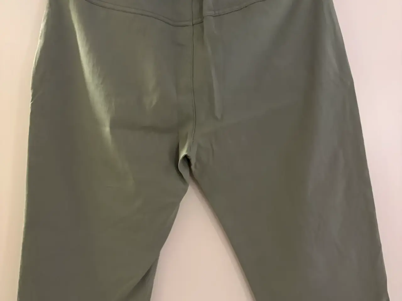 Billede 2 - Smarte grønne shorts m/snøre