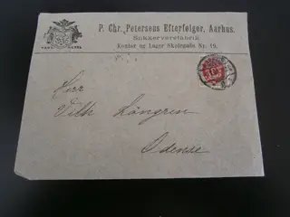 Gl kuvert fra 1897 med 8 øres porto
