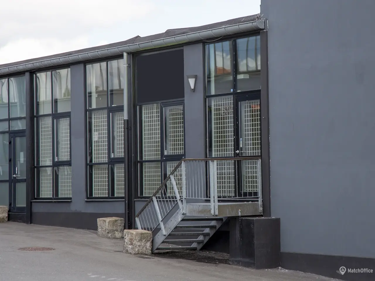 Billede 16 - Højloftet kontor med showroom