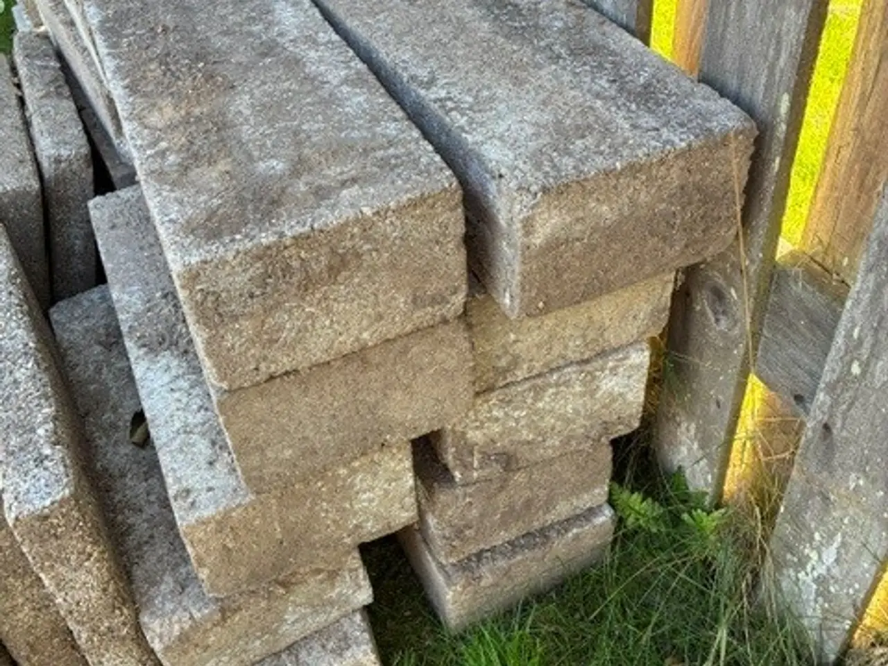 Billede 1 - Beton fundament klodser 30 stk i alt