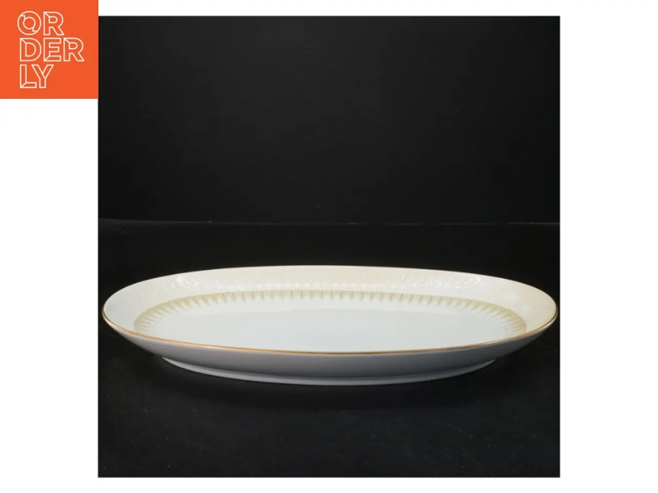 Billede 1 - Oval porcelænsfad med guldkant (str. 33x21 cm)
