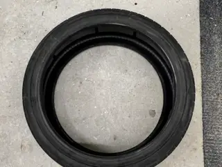 Tesla model y 255/35/r21 pirelli p zero