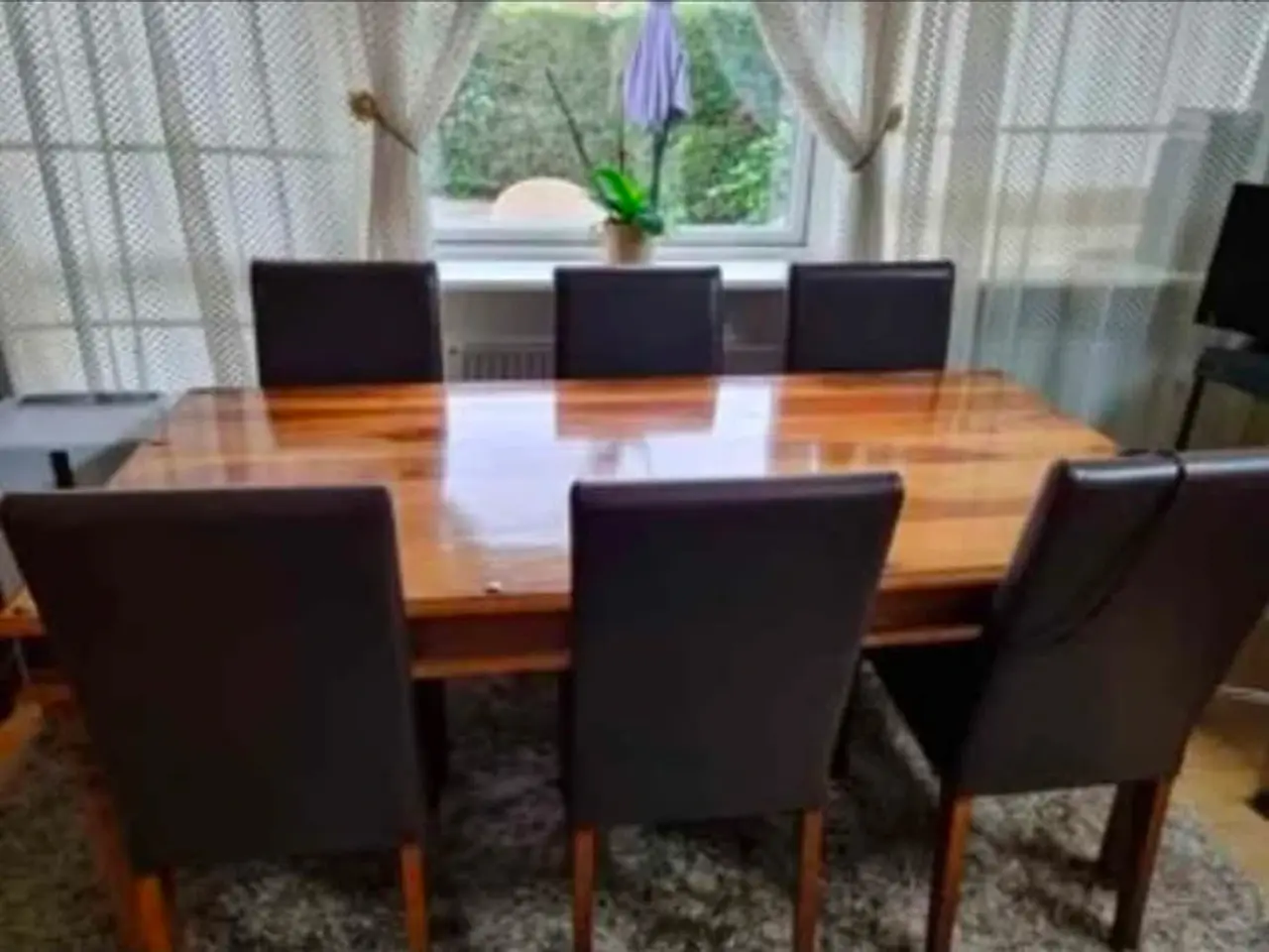 Billede 2 - Spisebord med 6 stoler