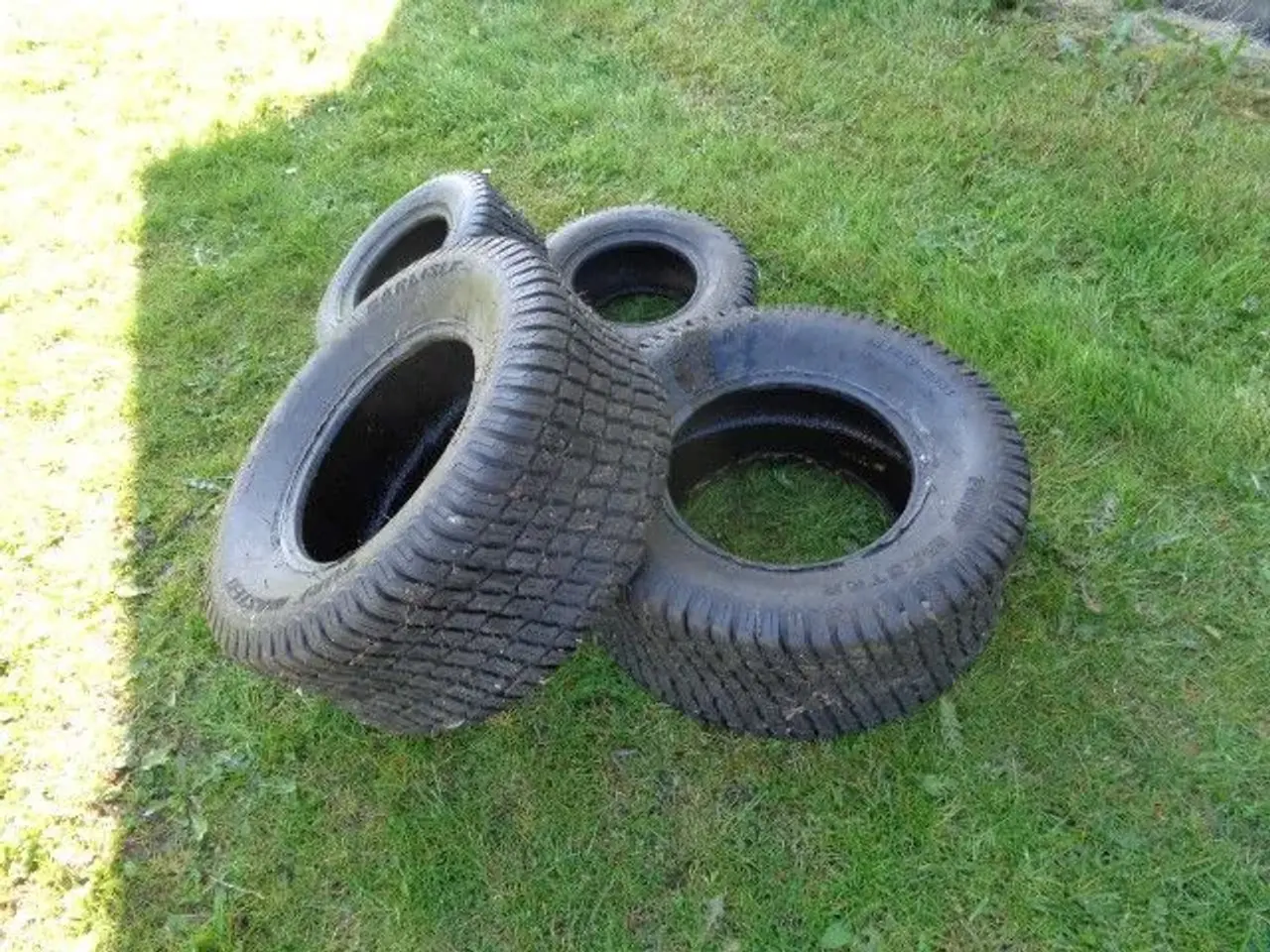 Billede 3 - Dæk til plænetraktor 