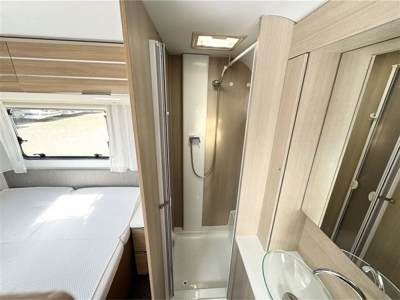 Billede 14 - 2020 - Adria Adora 613 UT Queensbed-Endebad-Gulvtemp.-Mover
