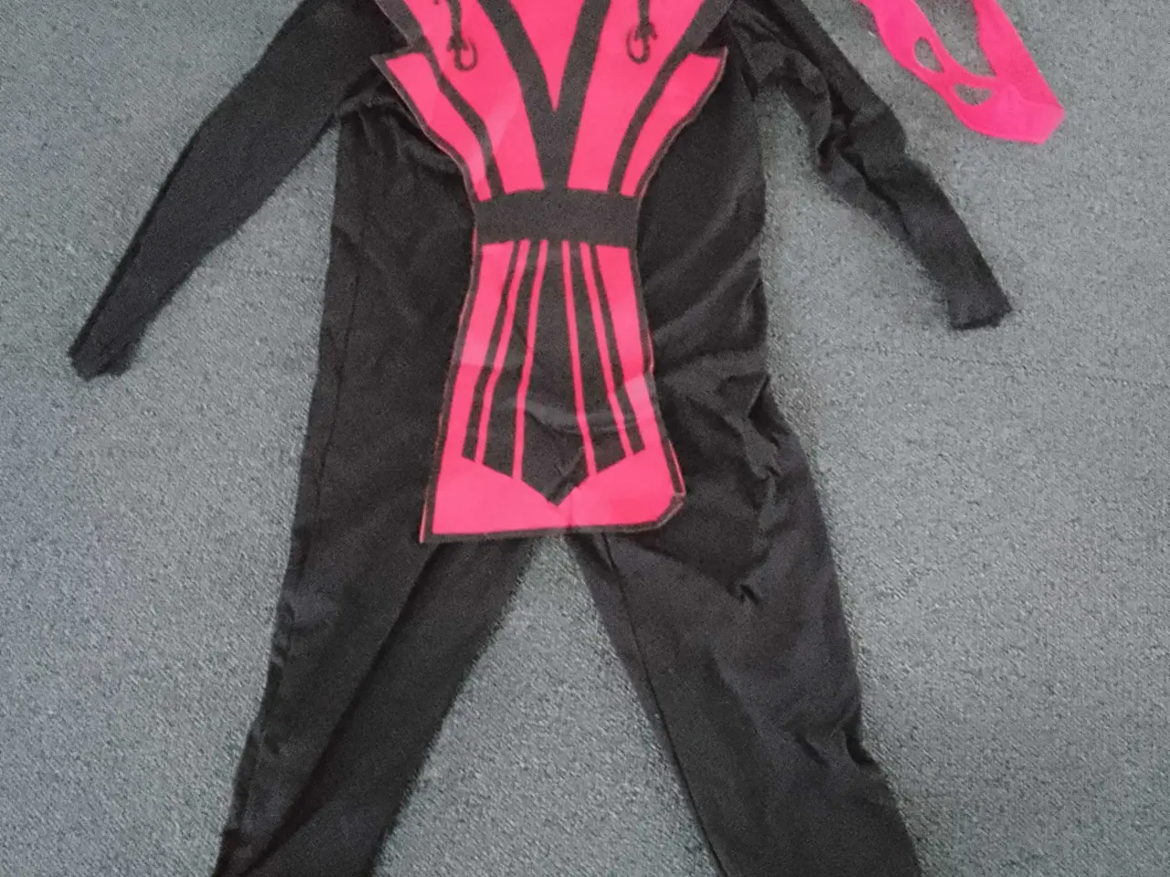 Billede 1 - Ninja dragt str 116