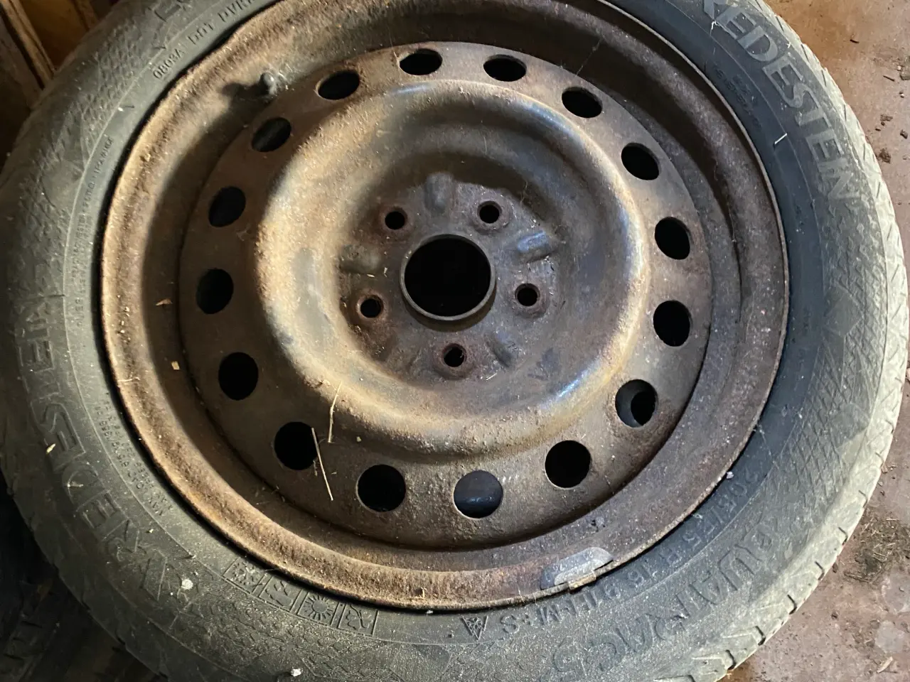 Billede 1 - Vinterdæk 205/55/16 passer til toyota corolla vers