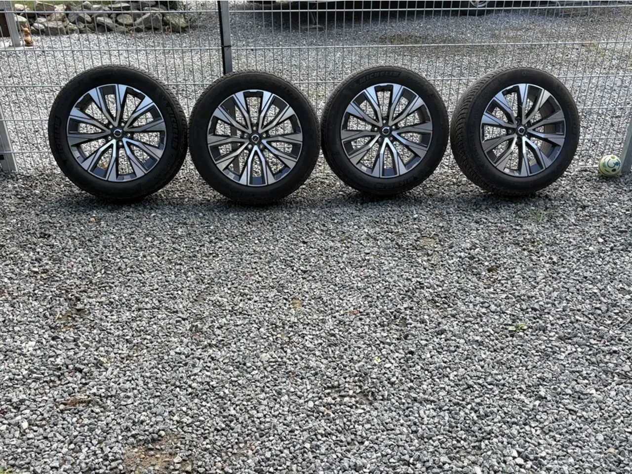 Billede 1 - vinterdæk original volvo fælge
