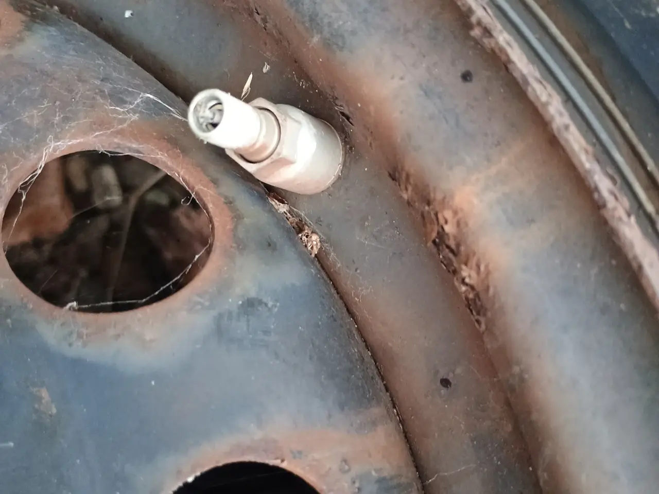 Billede 8 - Ny model Yaris med 5x100 stålfælge med sensor