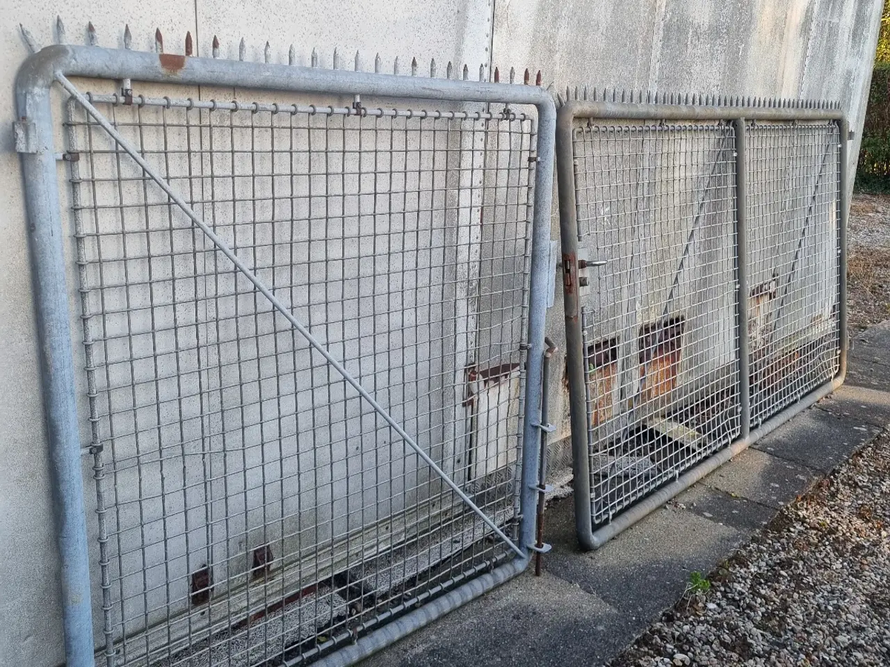 Billede 1 - Gitterport med stolper