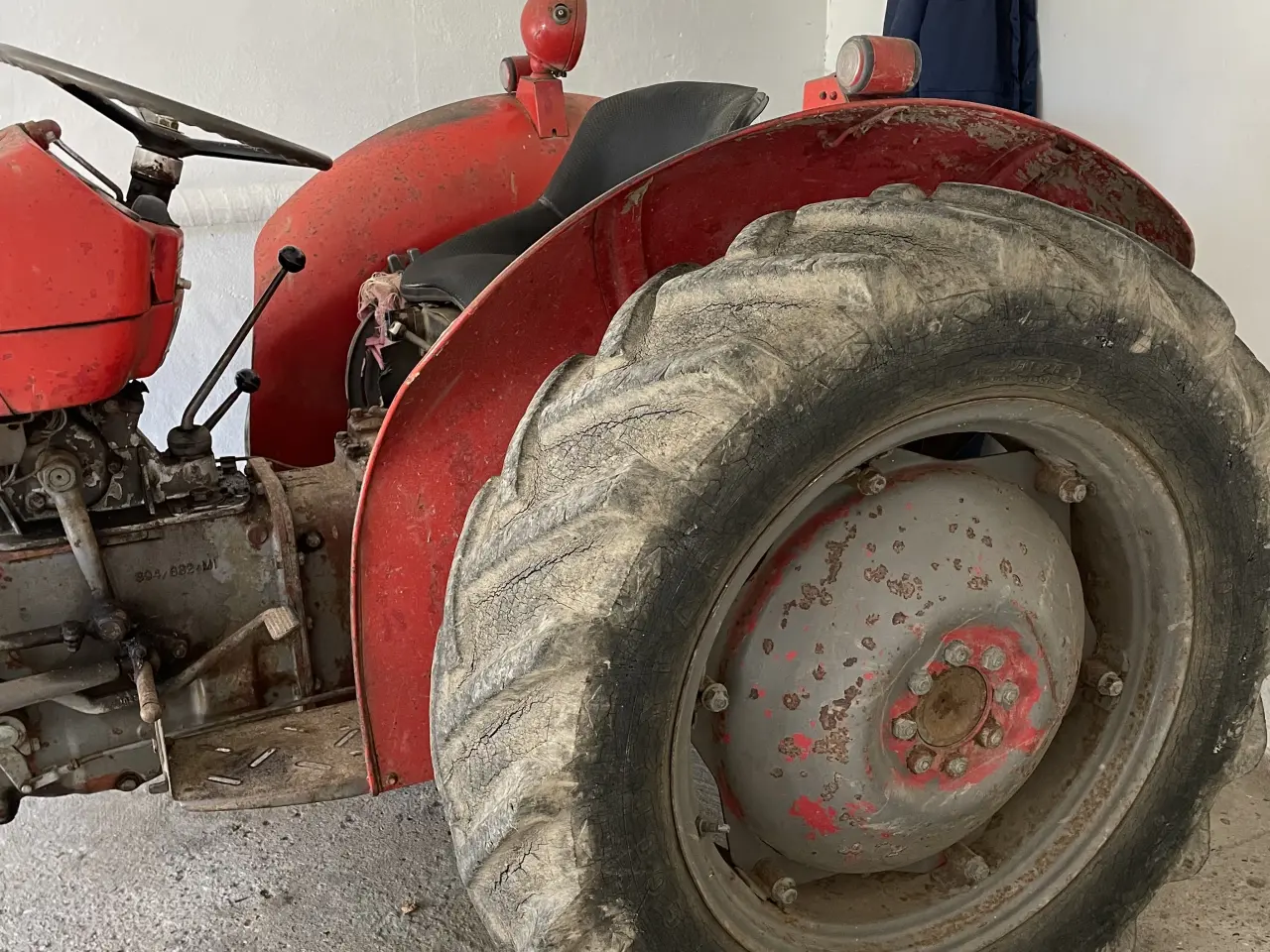 Billede 10 - Rød Massey Ferguson 135 - 1967 - Benzin