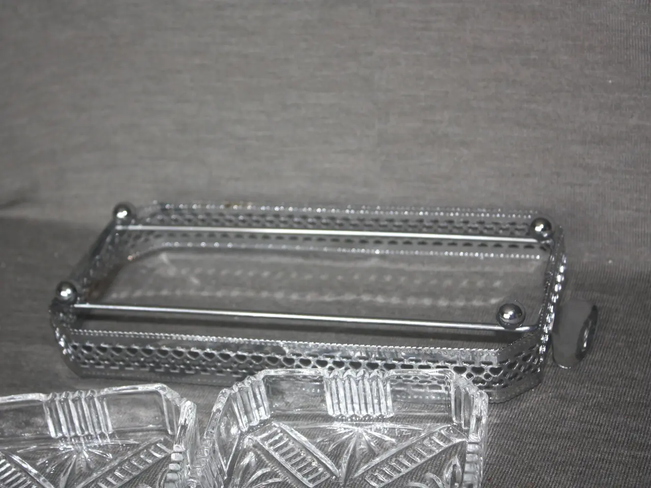 Billede 4 - Metal opsats på 4 ben med 2 glas skåle