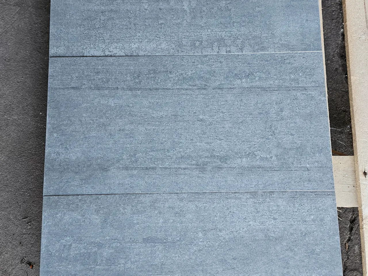 Billede 1 - Gulv- og vægklinke grå 30x60 cm 