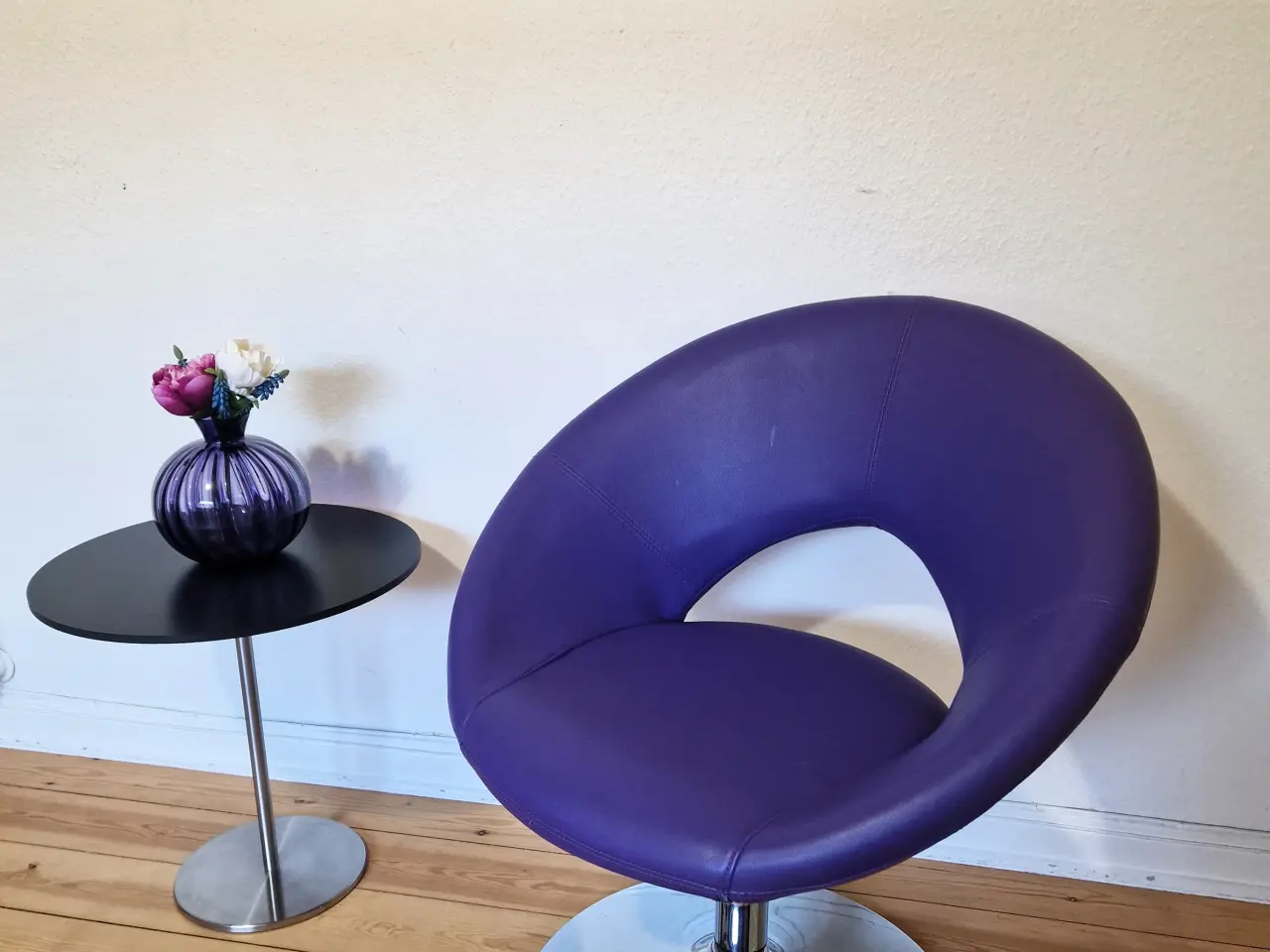 Billede 2 - Lilla lounge stol.