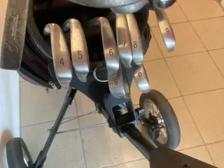 Golfsæt med. vogn, BB, Køll. jern mm.