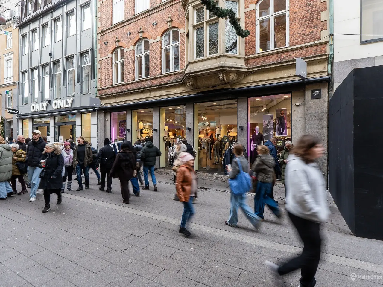 Billede 1 - En stærk placering midt på Strøget