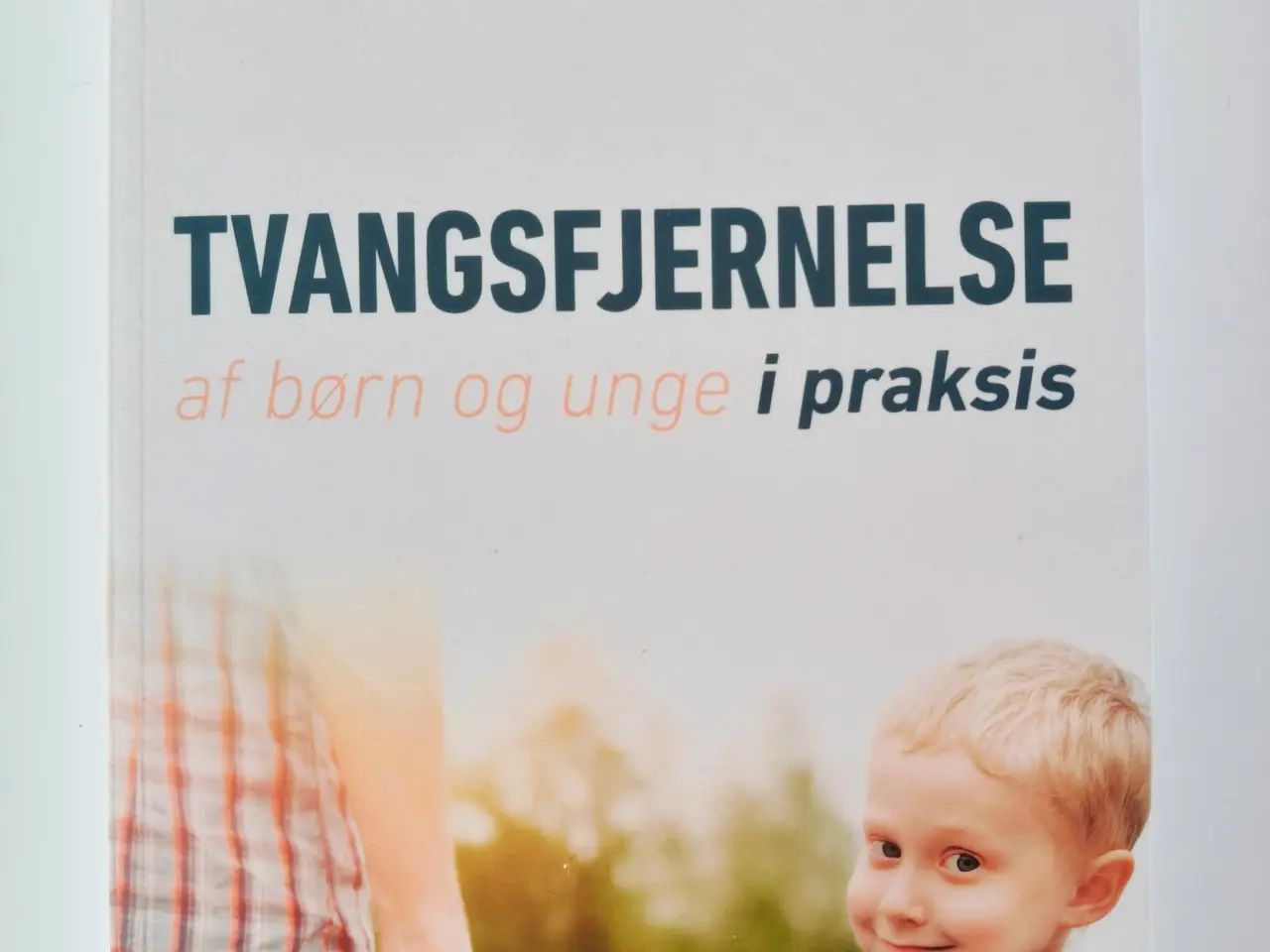 Billede 1 - Bog om tvangsfjernelse og anbringelser