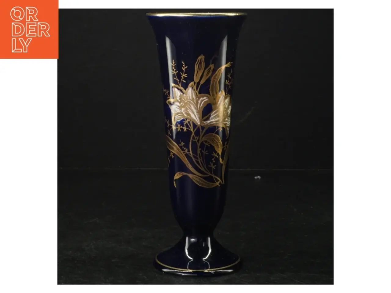 Billede 1 - Porcelænsvase med guldmotiv (str. 18 cm)