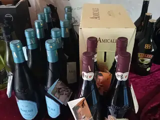 Vin m.m. sælges