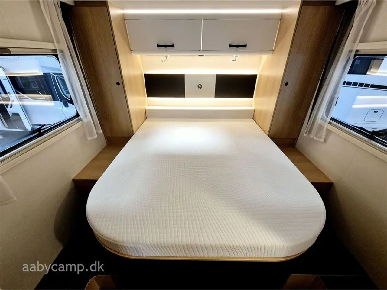 Billede 20 - 2024 - SunLight I 69 L Adv. Edition Aut. gear   Automatgear. markise. batteri. Queensbed. p-sensor for og bag. Bemærk Kun 8000 Km!!!
