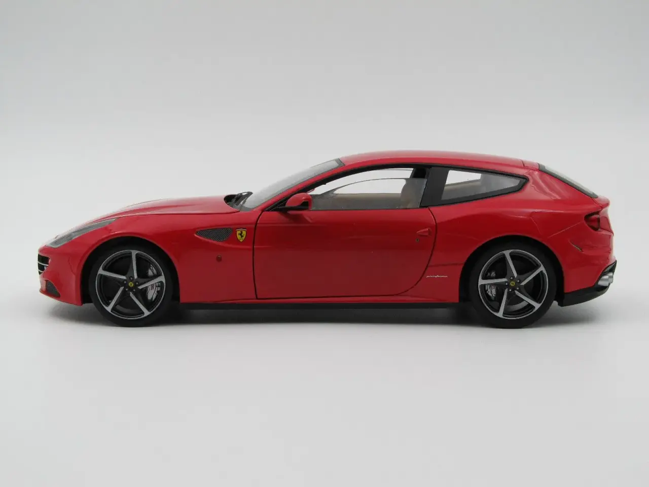 Billede 3 - 2011 Ferrari FF - 1:18 - Rosso Corsa Red