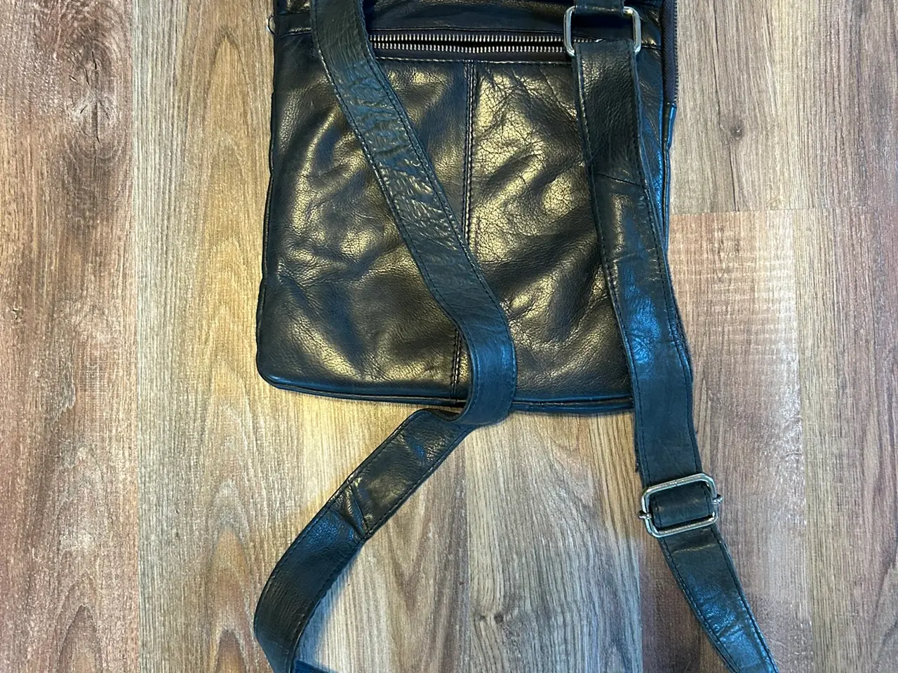 Billede 3 - Flot Depeche crossover / crossbody taske i sort læ