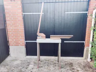 Arbejdsbænk m. Pladeklipper og ambolt